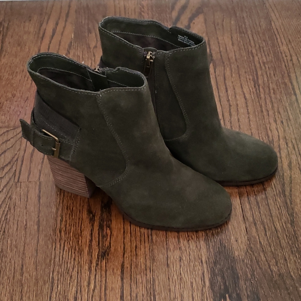 Sbicca Hunter Green Suede Boots